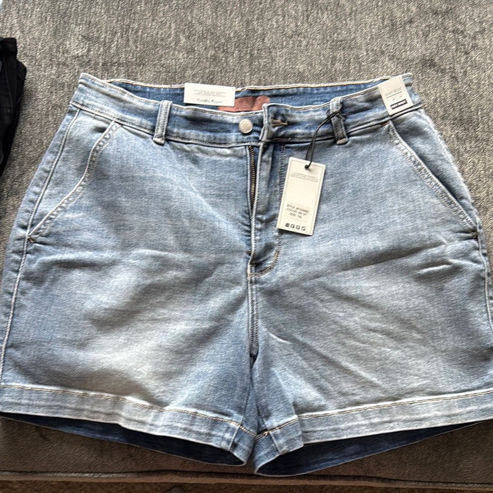 Judy Blue Jean Shorts Light Blue Relaxed Fit